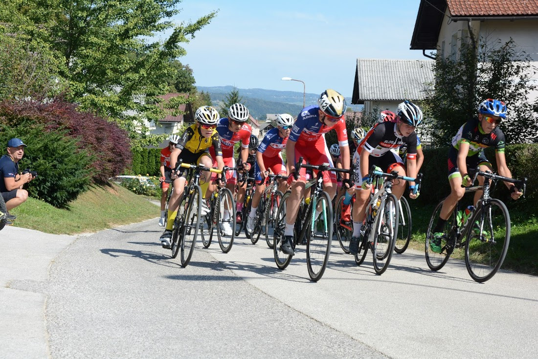 Mladi slovenski kolesarji sklenili sezono 2020 z dirko v Straži