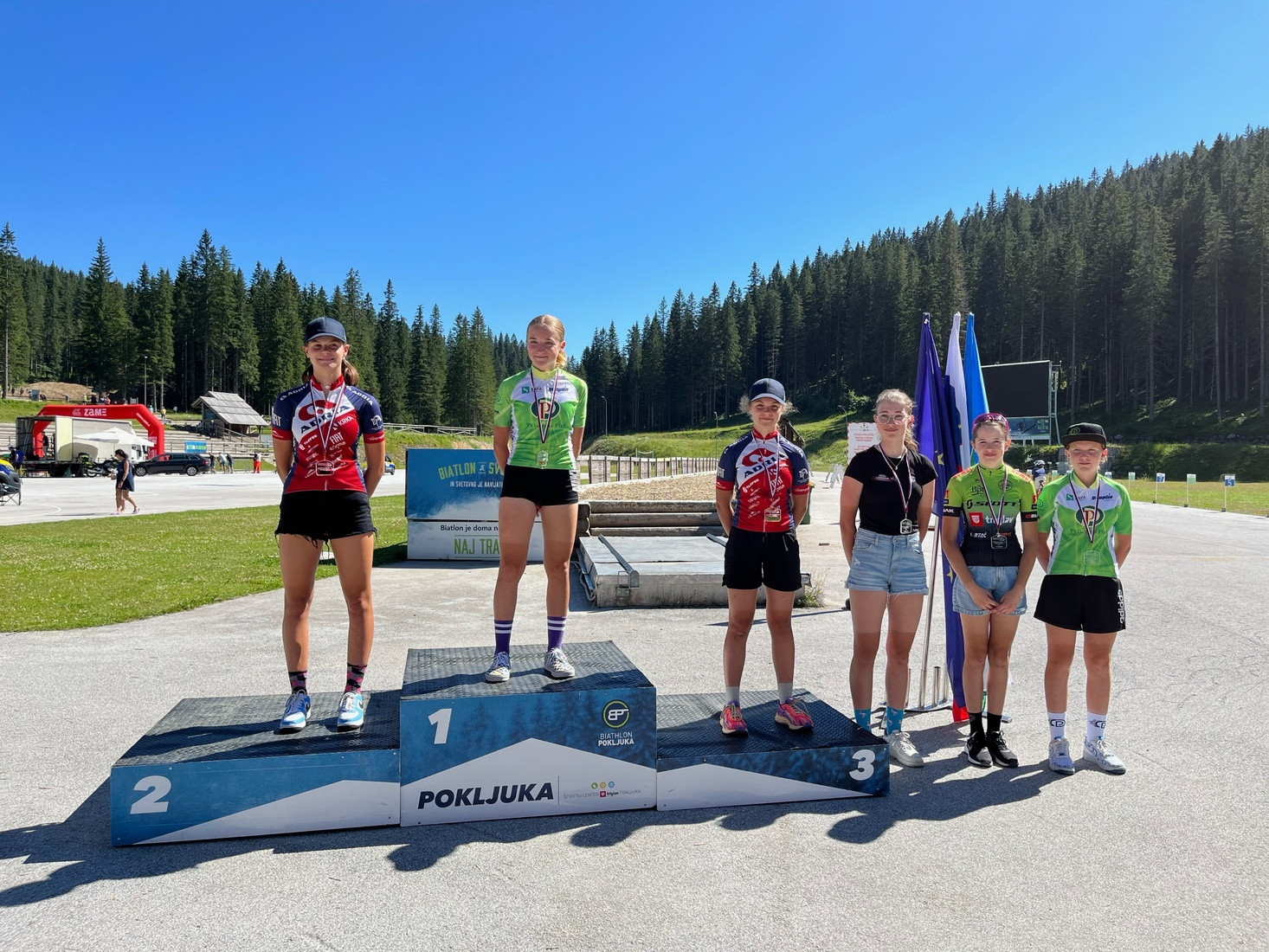 NA POKLJUKI ENA SREBRNA IN ŠTIRI BRONASTE MEDALJE