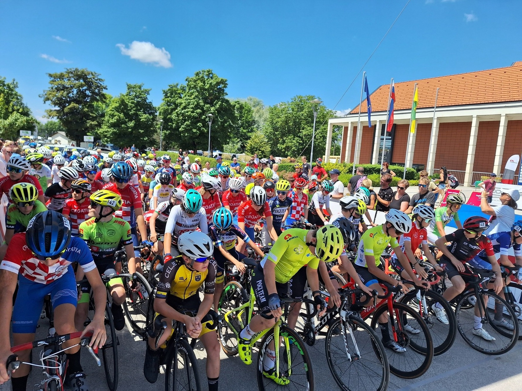 IZJEMNA KONKURENCA NA KIDS TOURU - MAJA VURUŠIĆ DRUGA MED DEKLICAMI B